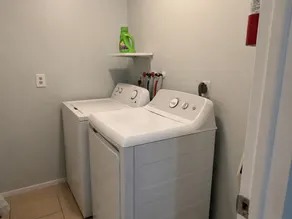 Bright 2-bed, 1-bath condo in the heart of Indian Rocks Beach, just a 2-min walk to the sand and steps from local cafés & shops. Enjoy a shared POOL, private balcony, washer/dryer, free parking — ideal for couples, friends, families & pet-friendly! - Image 2