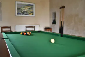 Spacious 320 m² Country Manor with Pool, WiFi & Gardens - Image 2