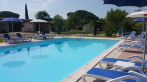 Lägenhet med trädgård i en gård - Image 2