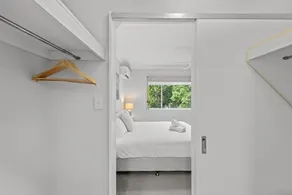 Quaint Townhouse in Bustling Locale - Image 5
