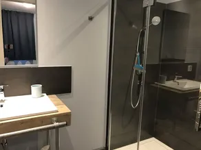 Vidunderligt slappe af og i en lejlighed med udsigt over bakkerne / bjergene. - Image 2