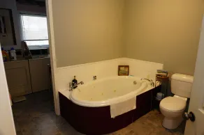 4-season home on Lake Manitoba - Image 4