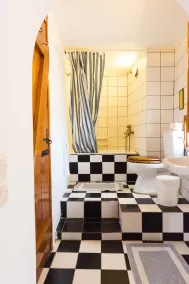 casa con una camera da letto con terrazza-livello diviso - Image 3