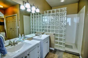 8MM Lake view/cove fun! Great for groups-2 kitchens, 3 decks, 2 docks, Sleep 18! - Image 2