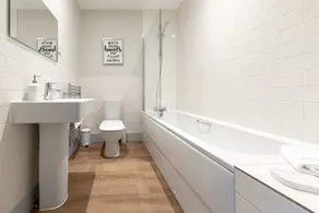 HEREFORD CITY CENTRE – Apartment 3: Stylish 1-Bed in City Centre, Sleeps 3 - Image 2