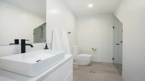 Room for all, fireplace and walk to beach - Image 3