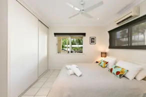 Tiki Dreams: Charming Cairns Retreat with Pool, Balcony & Easy Access to the City Center - Image 2