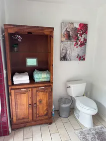 Private studio with  large patio - Image 4