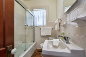 Exklusiva Downtown 3 BED / 2 Bath Home - Image 3