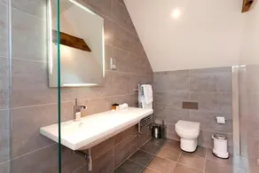 DBS Serviced Apartments - Image 4