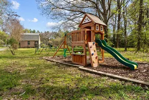 3br/2ba Waterfront Home overlooks Private Dock. 2+ acres of front yard Games - Image 3
