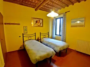 Exclusive villa, huge swimming pool and flowered garden with bbq. Free WiFi + AC - Image 5
