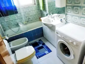 Apartamento de 3 ½ quartos com varanda em um local ensolarado e tranquilo durante todo o dia - Image 2
