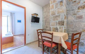 1 bedroom nice apartment in Svinisce - Image 5