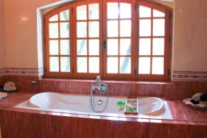 Large idyllic country finca in the heart of the Coin countryside with waterfall. - Image 2