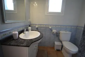 Bungalow Front de Mer avec 2 Chambres et 2 Salles de Bains. Wifi gratuit. - Image 2