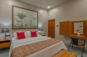 Lakeside Retreat Eco Luxury Villa - Image 5