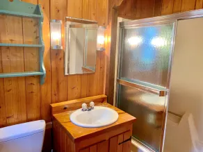 Cette maison accueillante pour les animaux de compagnie a beaucoup d'espace pour étaler et se d��tendre. Id��alement situé. - Image 3