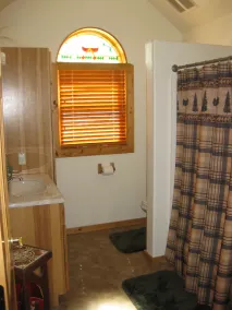 Large family cabin. Accommodating for those who love to cook! WE NOW HAVE WATER! - Image 3
