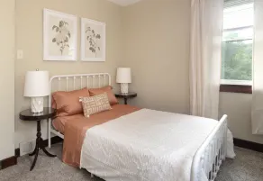 Charming Carnegie Cottage 15 Minutes from Airport & Downtown - Image 5