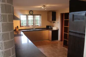 IDYLLIC COTTAGE IN THE KENYAN HIGHLANDS - Image 3