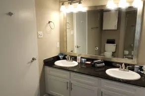 Med Center Charm: 2BR Haven - Image 3