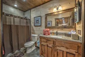 Luxury Cabin-Chic getaway w/hot tub, Gated community, River access, Easy drive - Image 4