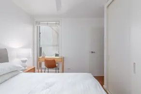 Bright 2-Bed Apartment with Balcony & Garage - Image 5