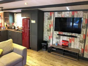 Pet Friendly Lodge - Sleeps 6 - Image 4