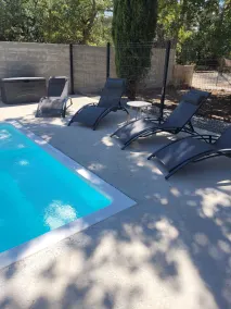 Villa with pool and air conditioning, in a quiet location – Mazan – Sleeps 8 - Image 4