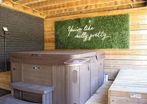 Luxurious 5-Bedroom Lakeside Retreat with Hot Tub, Fire Pit and Dolly Room - Image 3