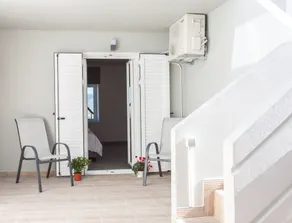 Light & Airy Home, Panoramic Deck with Jacuzzi - Image 2