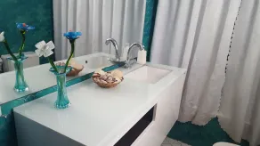 FABULEUSE VILLA À DEUX ÉTAGES AVEC JACUZZI DANS UN JARDIN PRIVÉ ET SUR LA LIGNE DE MER - Image 2