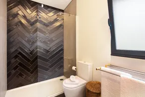 Appartement \"Referta Apartamento T1\" avec vue sur la mer, terrasse privée et Wi-Fi. - Image 4