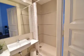 High end 3 bedroom / 3 bathroom flat - Image 2