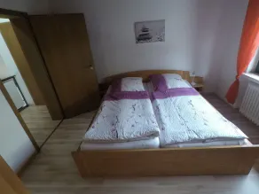 Gran casa de vacaciones con piscina y sauna para 8 (-10) personas en el centro del valle de Fulda - Image 5