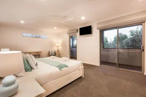 CONTEMPORARY COASTAL BEAUTY SITUATED IN A CENTRAL & BEACHSIDE LOCATION - Image 5