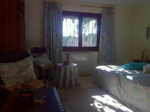 Bel appartement entièrement meublé avec piscine et jardin ensoleillé dans un cadre fantastique - Image 5