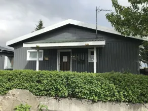 Hlíðarból Guesthouse - Image 4