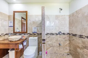 Affordable, Breathtaking Luxury! Private yet Close to Everything - Image 2