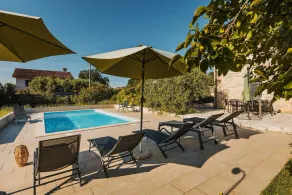 Affascinante villa con piscina e intrattenimento all'aperto per un massimo di 6 ospiti - Image 3