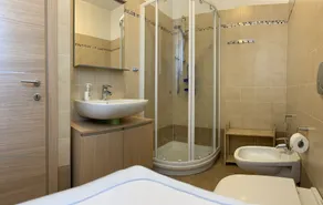 Pool apartment in quiet and central area - Image 4