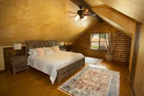 Cozy Log Cabin - Image 4