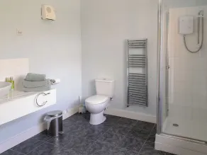 1 bedroom accommodation in Upton - Image 2