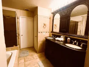 Tranquil 4BR/3BA private house w/ inviting yard perfect for any type of stay - Image 5