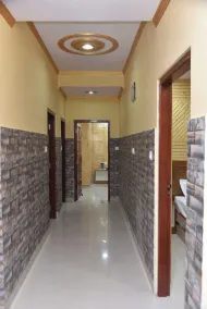 Sarahan Holliday Inn - Image 2