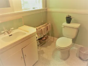 Beautifully restored 1922 craftsman bungalow in a prime Lodi wine tasting area - Image 2