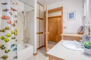Fremragende Manzanita Tre-v��relses sommerhus tæt på strand og by! - Image 3