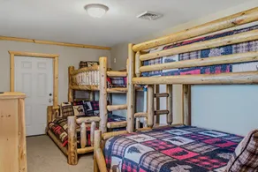 Private log cabin for 16 - Image 3