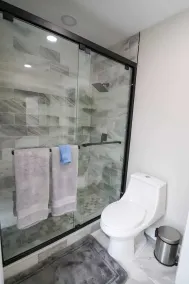 Maison-Famille-Salle de bain-Vue sur Piscine-Sandy - Image 4